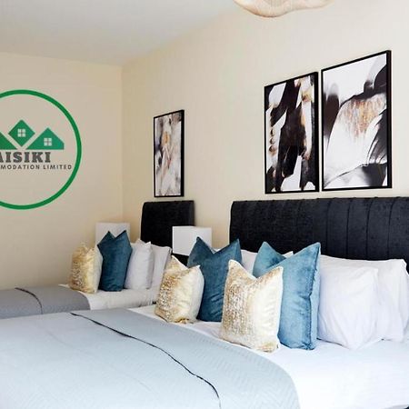 Aisiki Living At Alexandra Road, 2-Bedroom & 2-Bathroom With King Or Twin Beds And With Free Wi-Fi & Parking Уотфорд Екстериор снимка